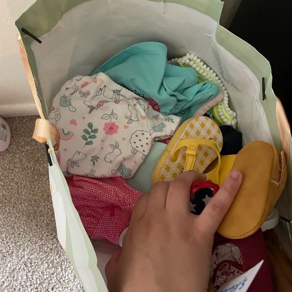 BABY GIRL BUNDLE: Newborn/ 0-3Months - Picture 9 of 12